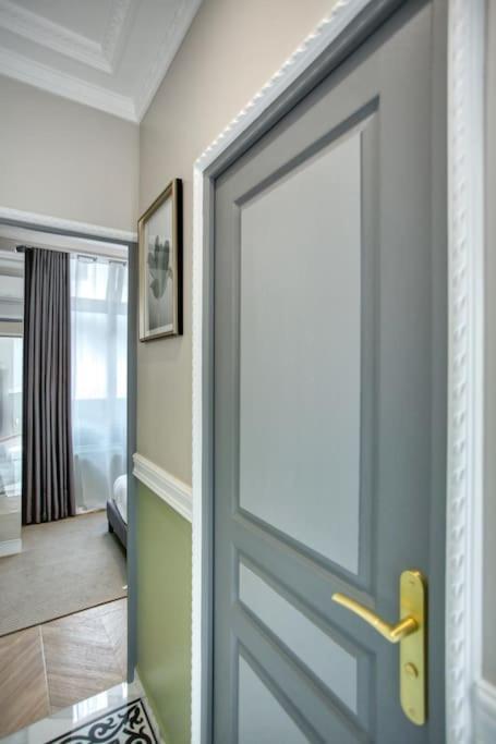 Charming Apart New 2 Bedrooms With Aircon 파리 외부 사진